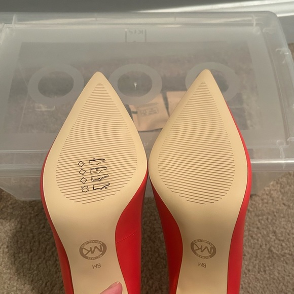 NWOT Michael Kors Amara pumps - Picture 7 of 8